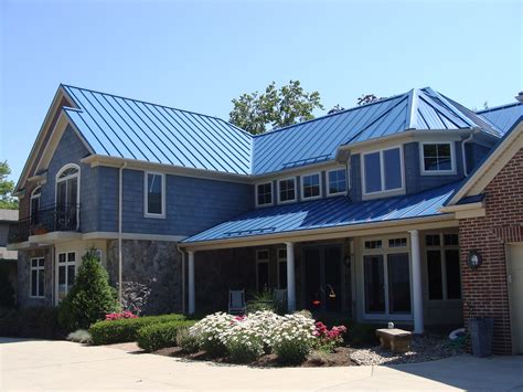 pictures of houses with blue metal roofs|gray house with blue roof.